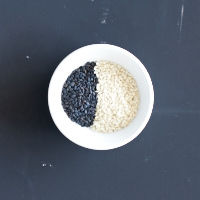 2 x 5g toasted sesame seeds